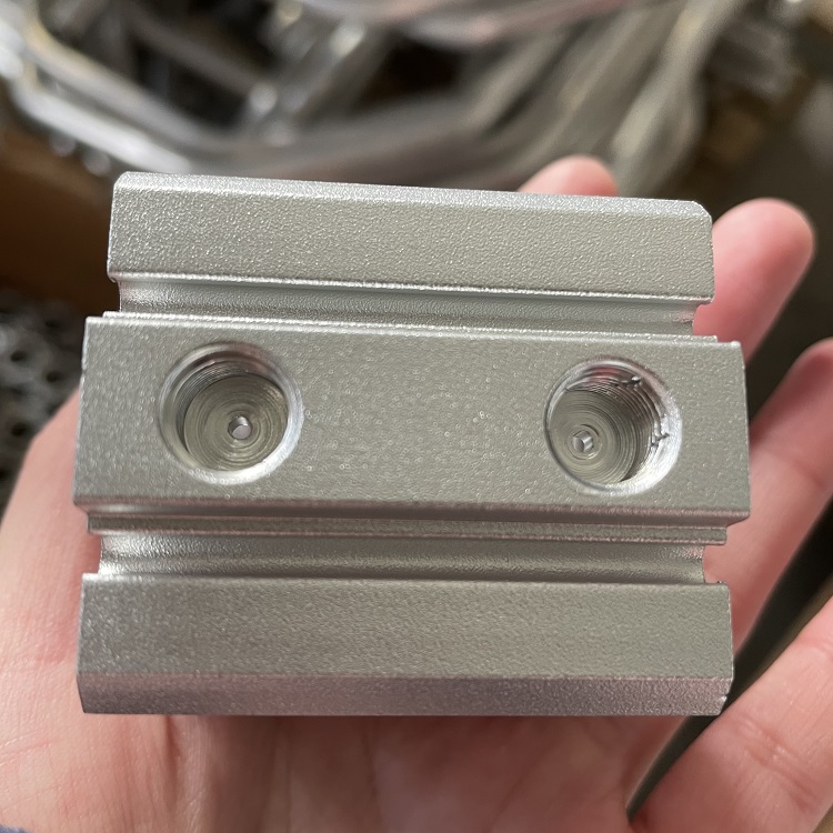 Caixa de som de alumínio Extrusão de perfil de alumínio Perfuração de perfil de alumínio